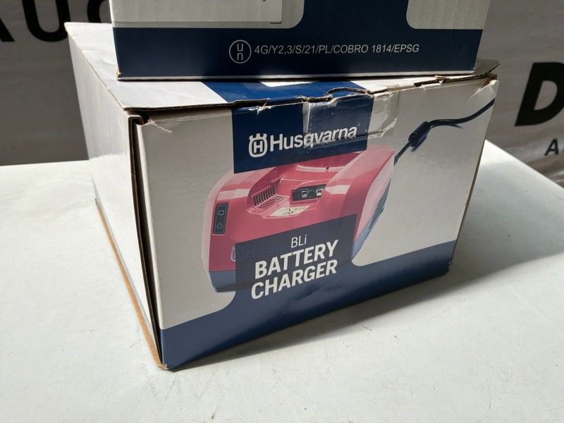Husqvarna QC330 Battery Quick Charger (Unused) (2)