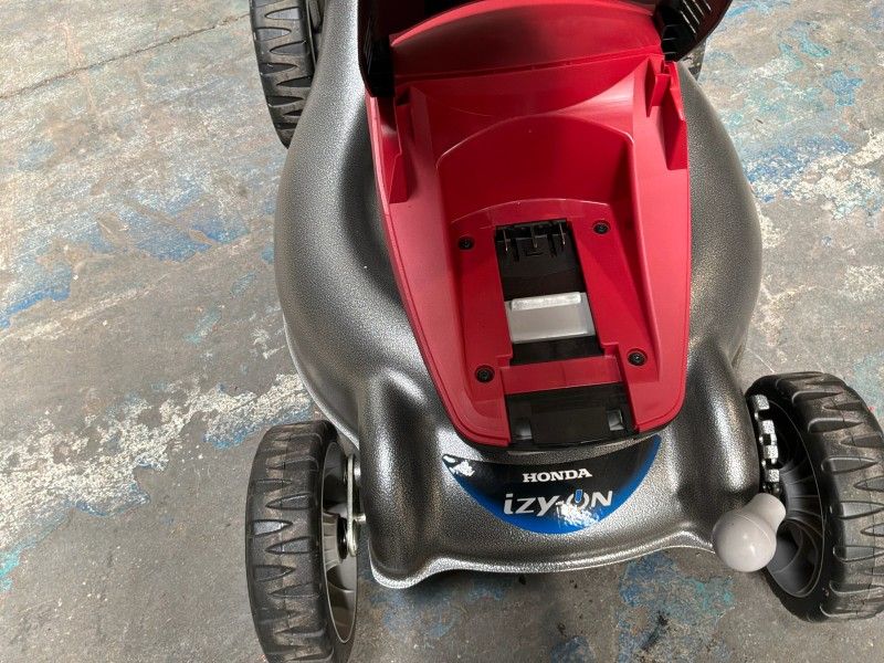 2020 Honda HRG416 XB Battery-Powered Lawn Mower (Unused)