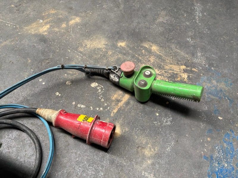 Electric chain hoists (2)