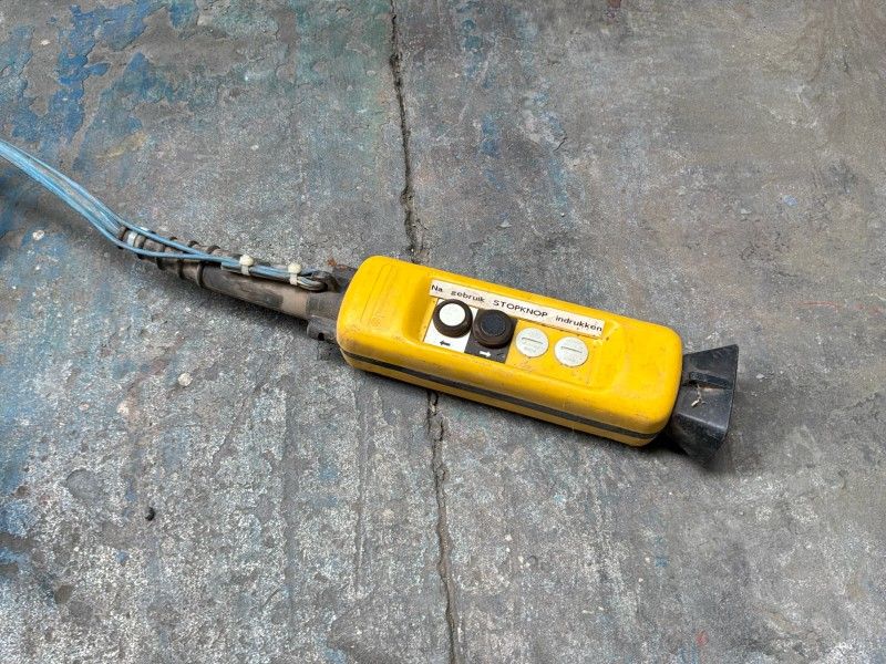 Electric chain hoists (2)