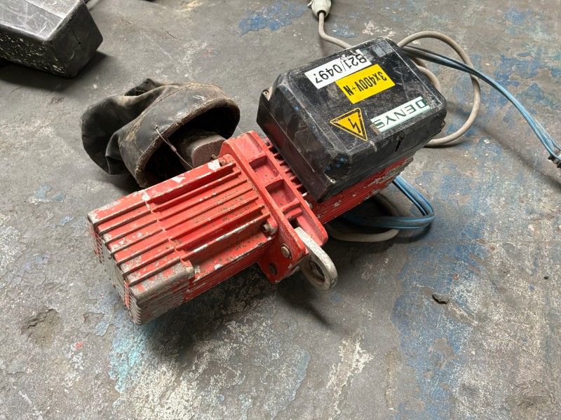 Electric chain hoists (2)