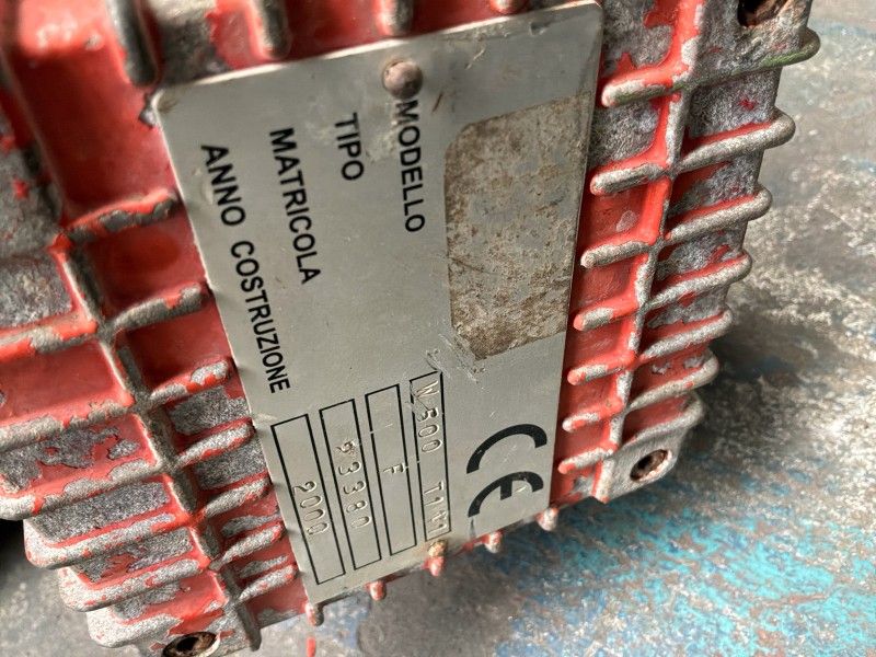 Electric chain hoists (2)