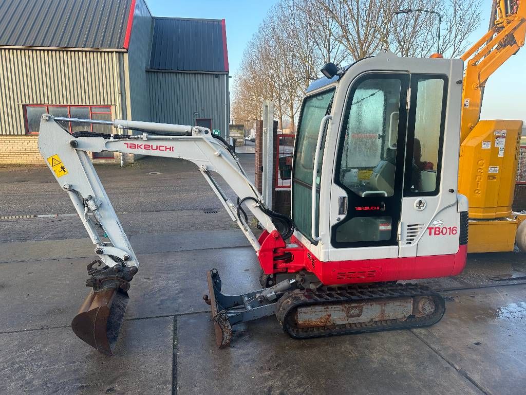 Takeuchi TB016 2013