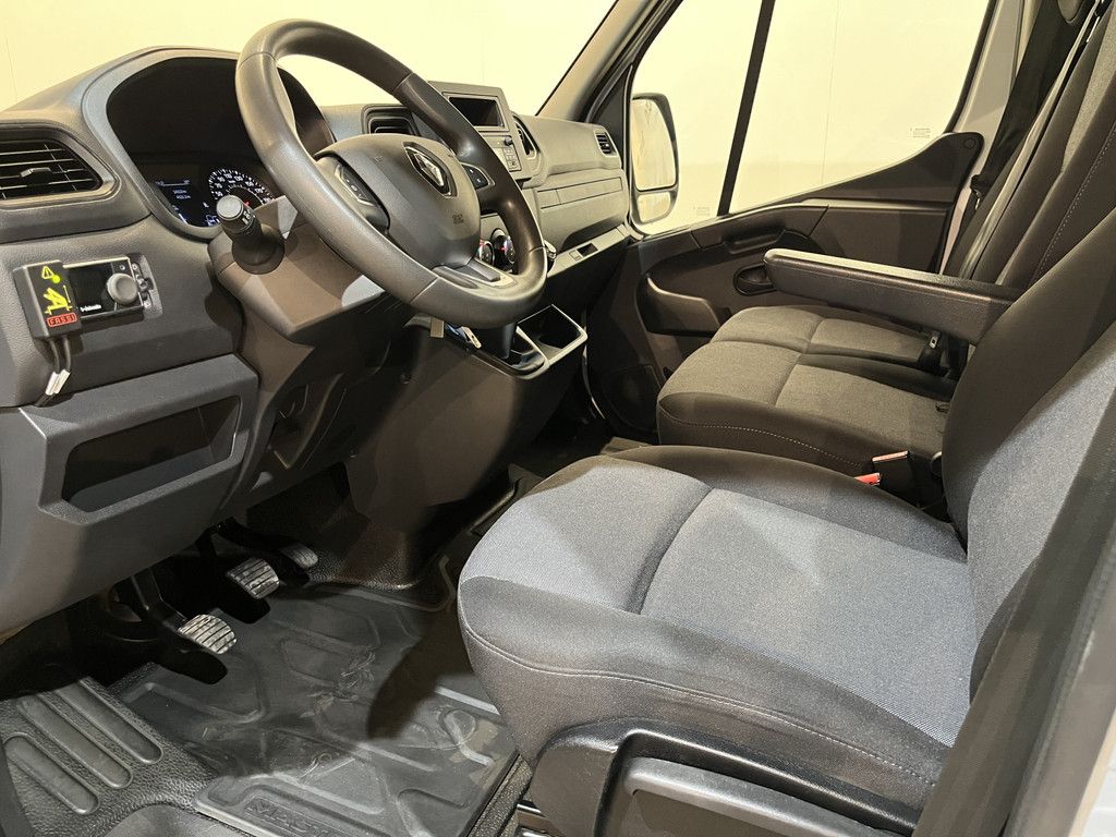 Renault Master 2.3 dCi 145 PK L3 145 PK Open Laadbak / Fassi Kraan / Euro 6 / Airco / Trekhaak / Cruise Control / 3-Zits / 24.300 KM !!