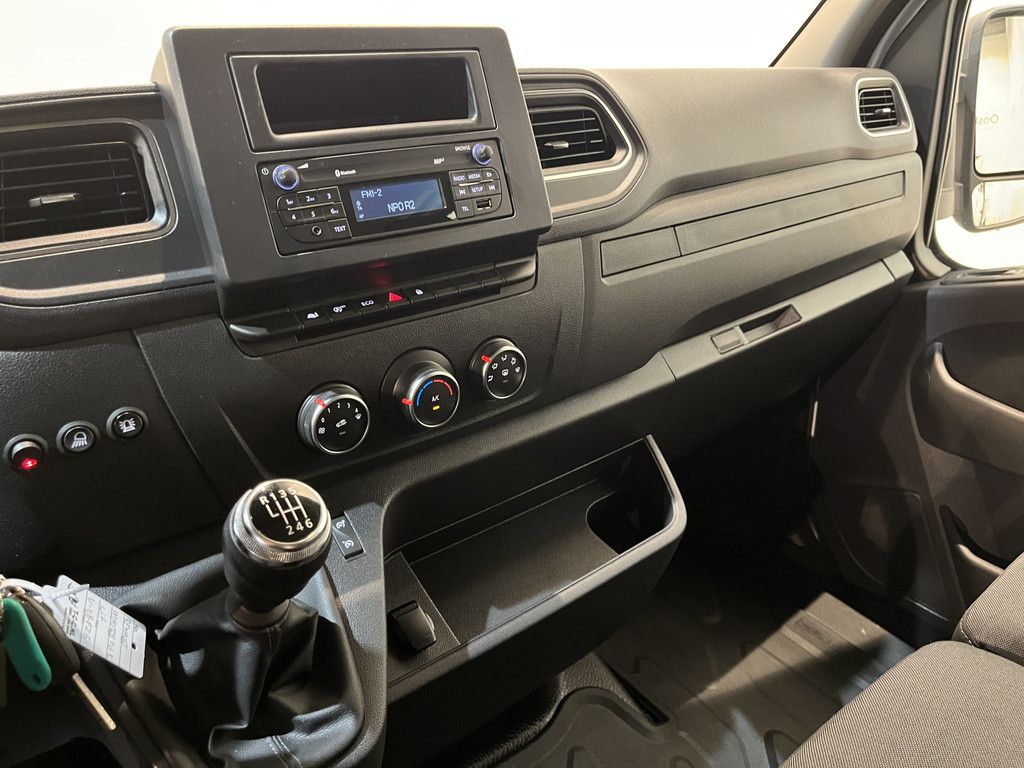 Renault Master 2.3 dCi 145 PK L3 145 PK Open Laadbak / Fassi Kraan / Euro 6 / Airco / Trekhaak / Cruise Control / 3-Zits / 24.300 KM !!