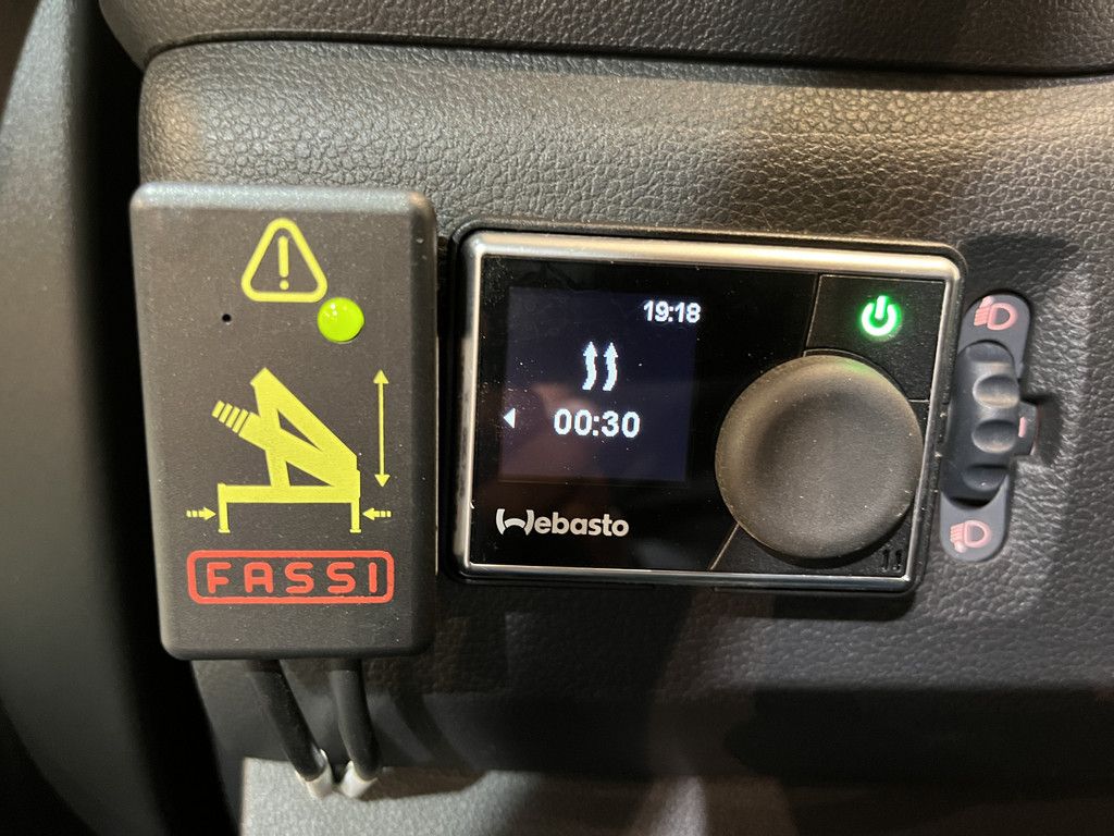 Renault Master 2.3 dCi 145 PK L3 145 PK Open Laadbak / Fassi Kraan / Euro 6 / Airco / Trekhaak / Cruise Control / 3-Zits / 24.300 KM !!