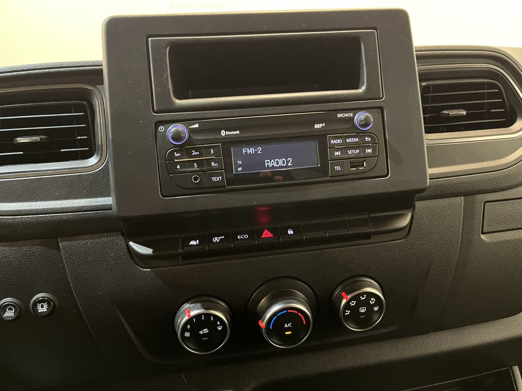 Renault Master 2.3 dCi 145 PK L3 145 PK Open Laadbak / Fassi Kraan / Euro 6 / Airco / Trekhaak / Cruise Control / 3-Zits / 24.300 KM !!