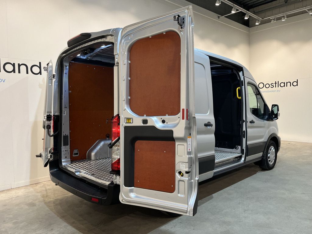 Ford Transit 350 2.0 TDCI L2H2 Trend 130 PK / Euro 6 / Airco / Cruise Control / CarPlay / PDC / Navigatie / 3-Zits