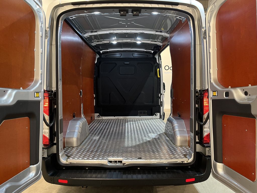 Ford Transit 350 2.0 TDCI L2H2 Trend 130 PK / Euro 6 / Airco / Cruise Control / CarPlay / PDC / Navigatie / 3-Zits
