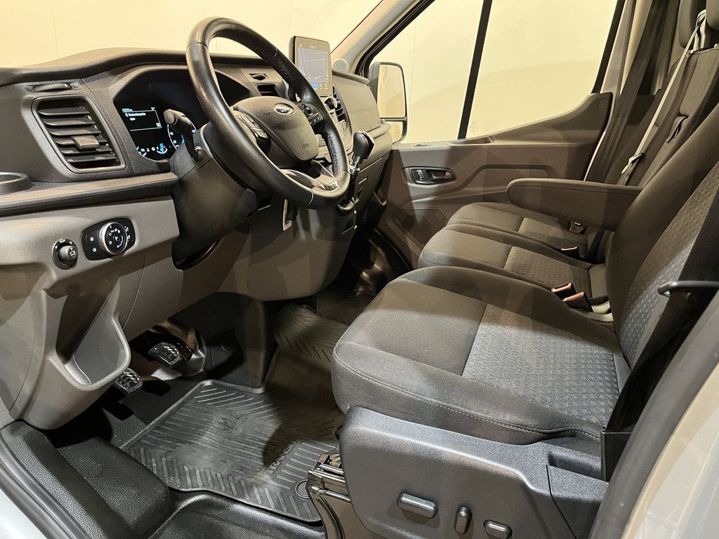 Ford Transit 350 2.0 TDCI L2H2 Trend 130 PK / Euro 6 / Airco / Cruise Control / CarPlay / PDC / Navigatie / 3-Zits