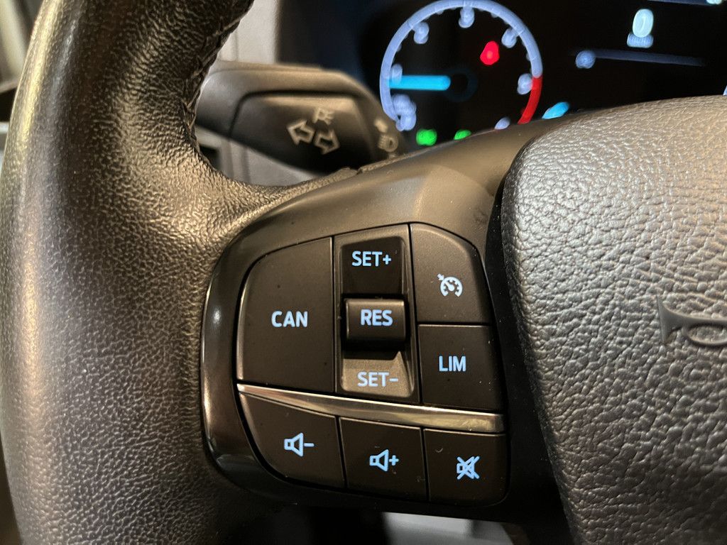 Ford Transit 350 2.0 TDCI L2H2 Trend 130 PK / Euro 6 / Airco / Cruise Control / CarPlay / PDC / Navigatie / 3-Zits