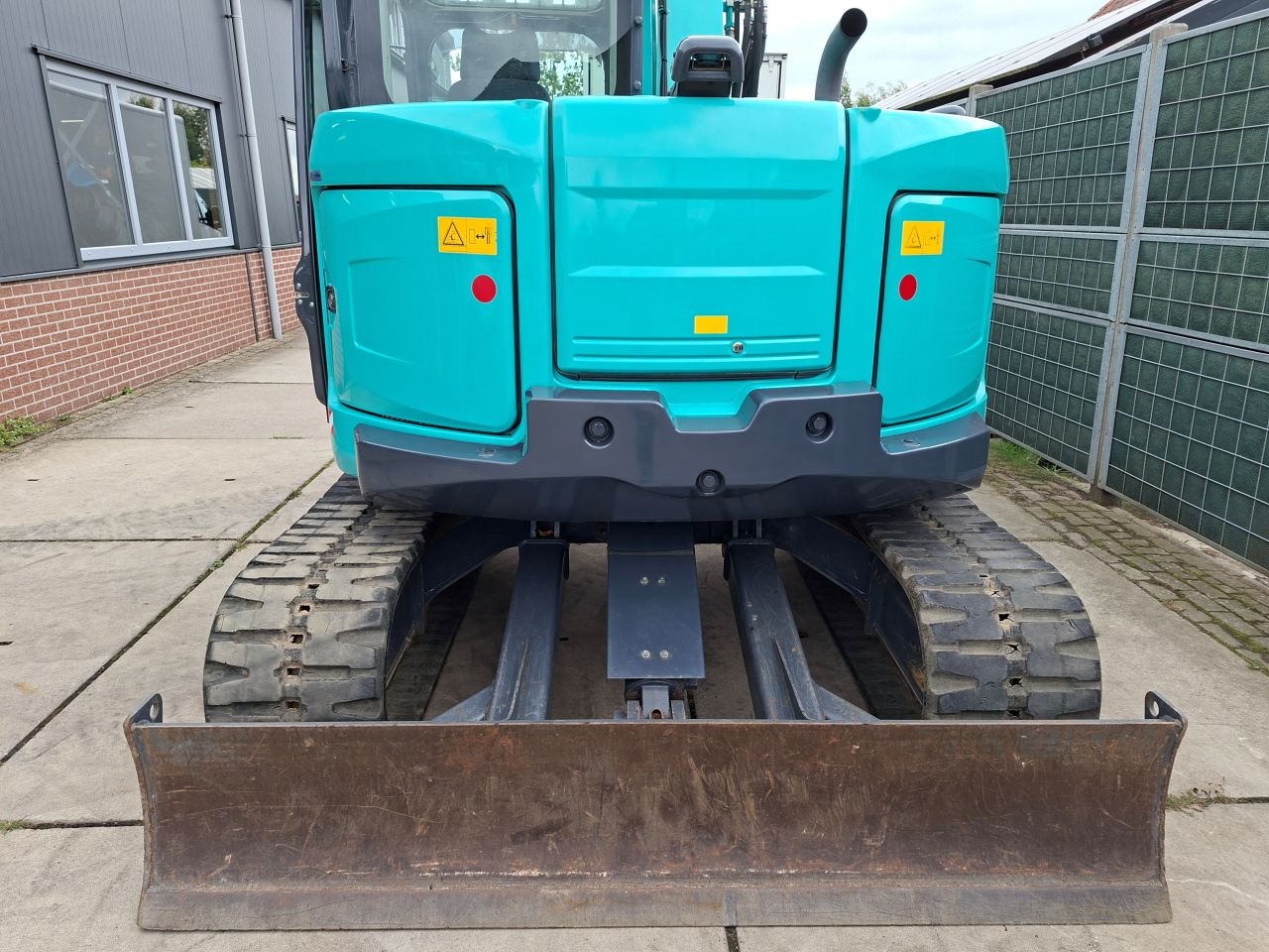 Kobelco SK75SR-3E 8 tons Engcon Oilquick draaikantelstuk