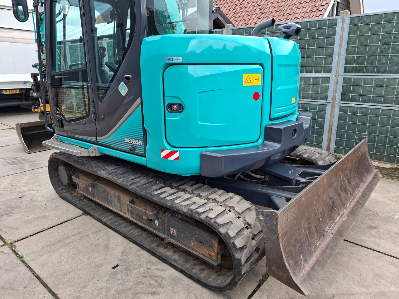 Kobelco SK75SR-3E 8 tons Engcon Oilquick draaikantelstuk