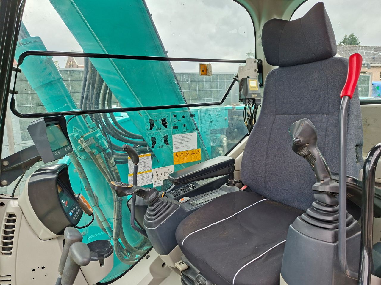 Kobelco SK75SR-3E 8 tons Engcon Oilquick draaikantelstuk