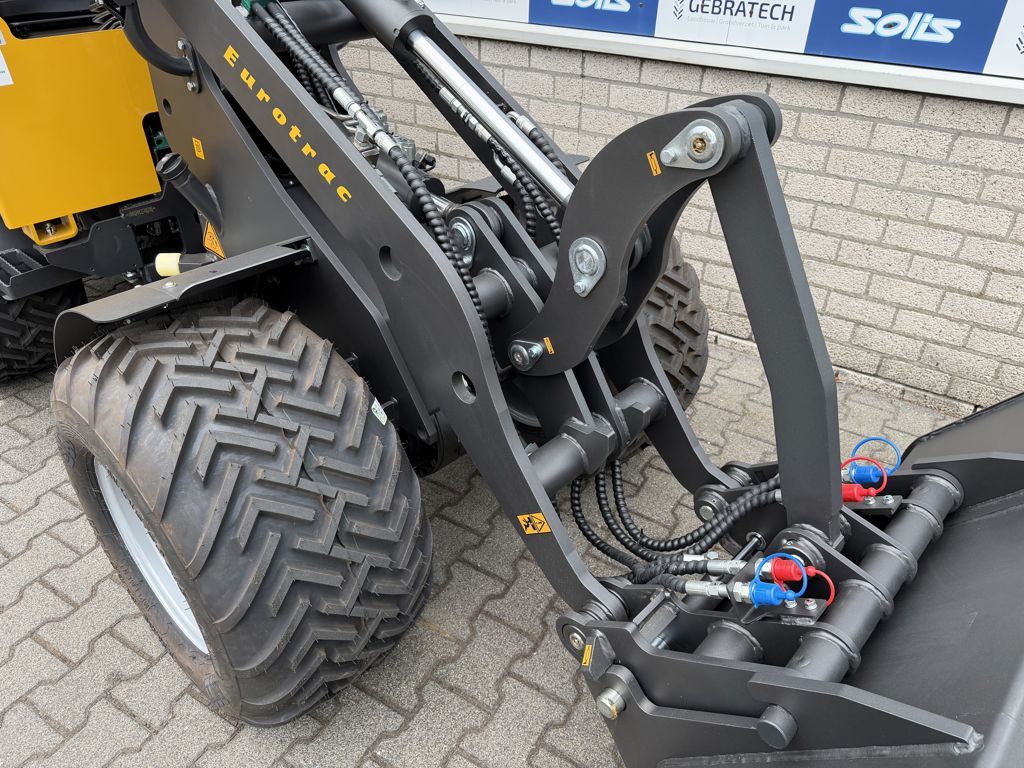 Eurotrac w12 €325 p/mnd. loader shovel minishovel