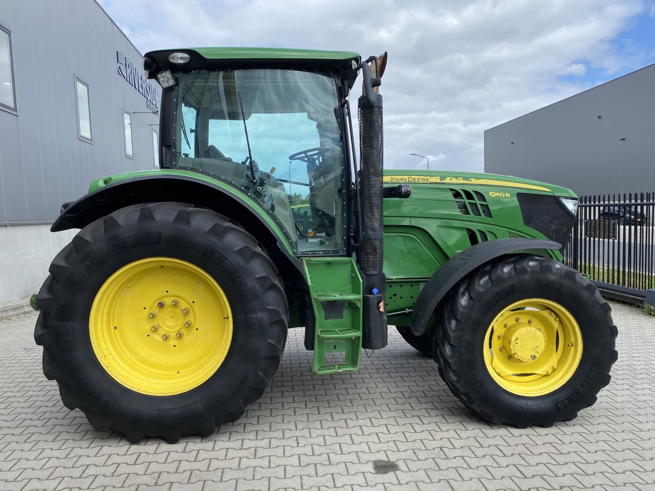 John Deere 6140R