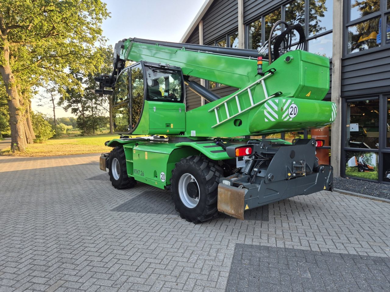 Gebruikte MAGNI RTH 7.26 –V/D roterende verreiker hefhoogte 26 m