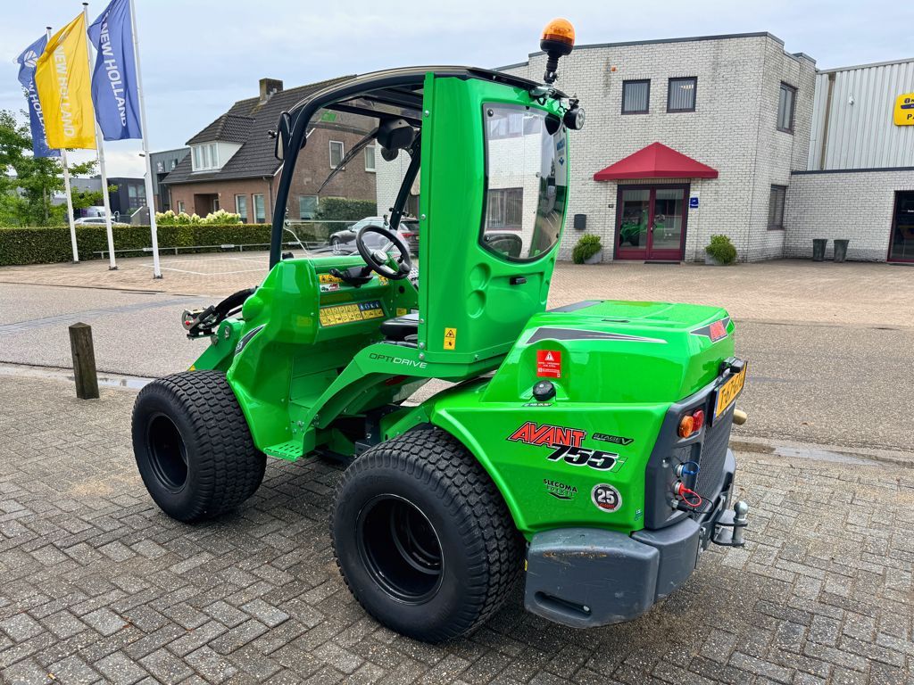 Avant 755i TDS Stage V Shovel