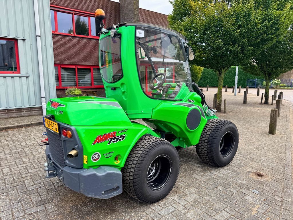 Avant 755i TDS Stage V Shovel