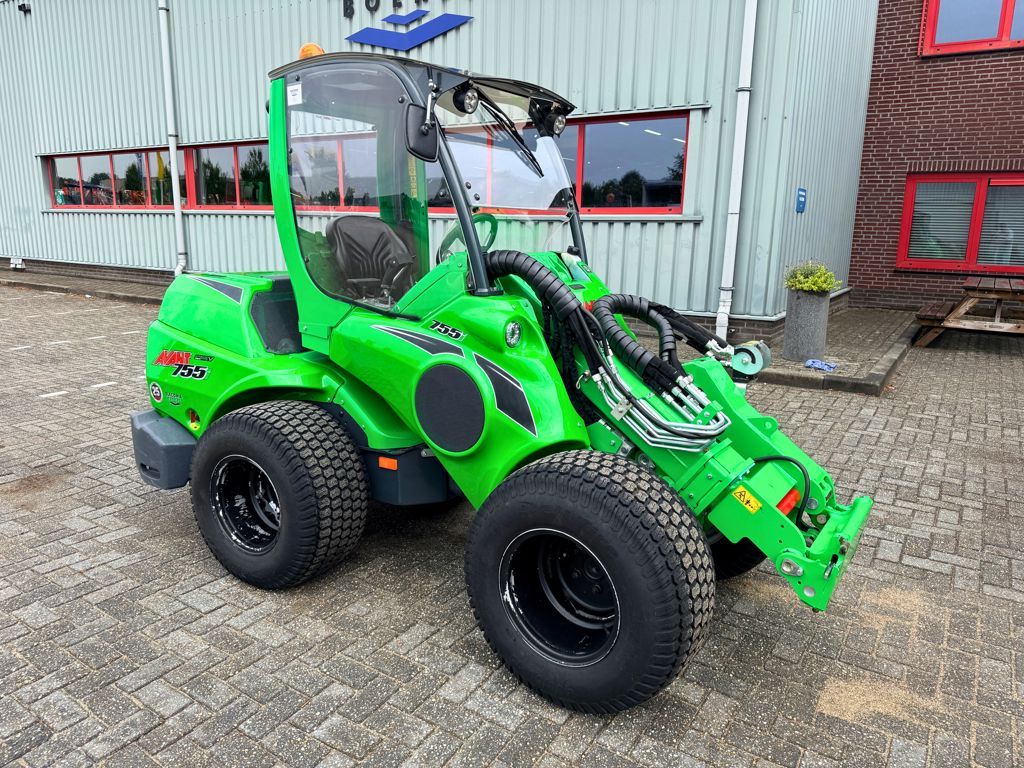 Avant 755i TDS Stage V Shovel