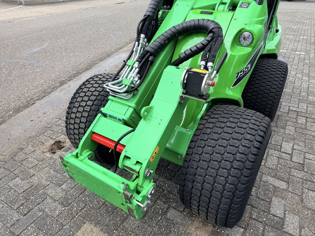 Avant 755i TDS Stage V Shovel