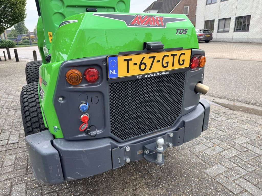 Avant 755i TDS Stage V Shovel