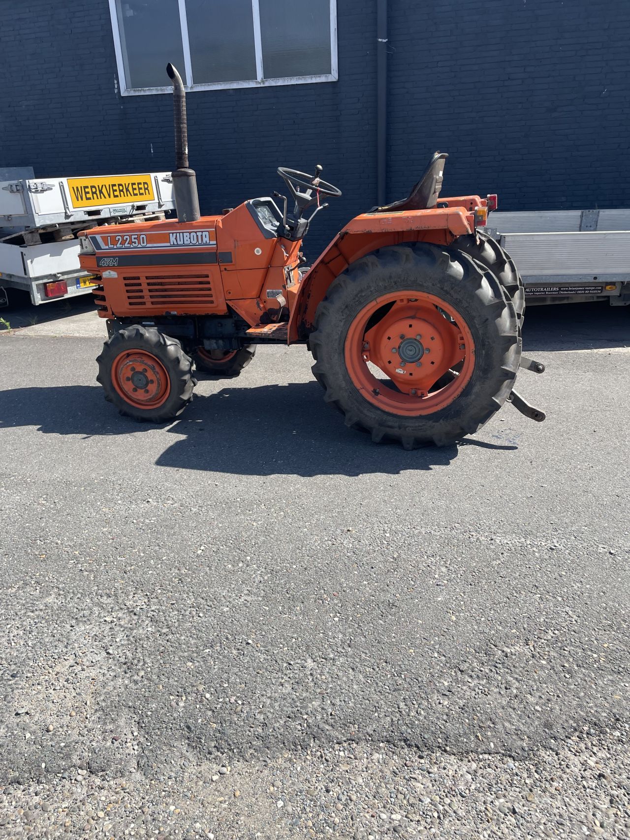 Kubota L2250 tractor 4wd