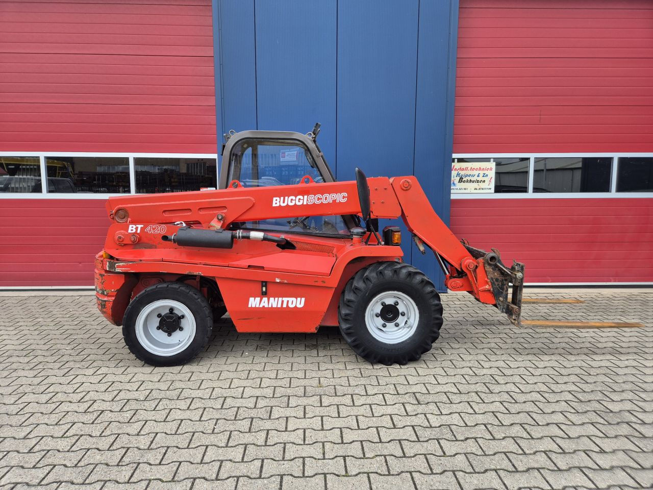 MANITOU BT420 BUGGYSCOPIC VERREIKER 4X4 MET KENTEKEN