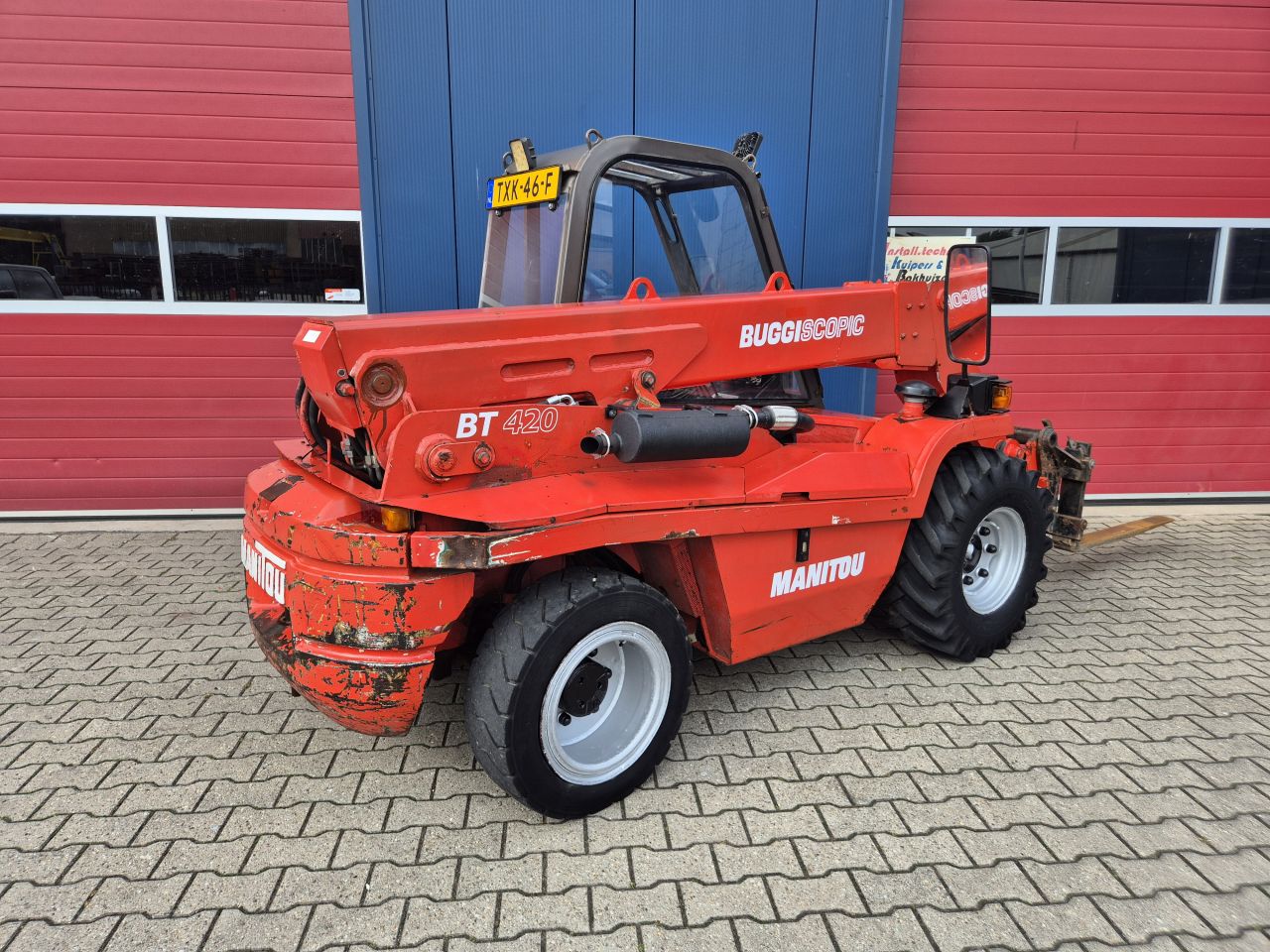 MANITOU BT420 BUGGYSCOPIC VERREIKER 4X4 MET KENTEKEN
