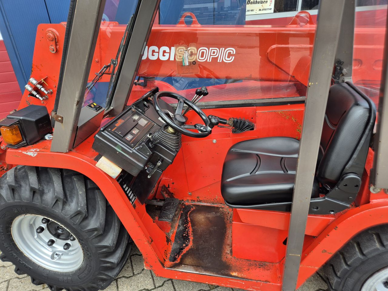 MANITOU BT420 BUGGYSCOPIC VERREIKER 4X4 MET KENTEKEN