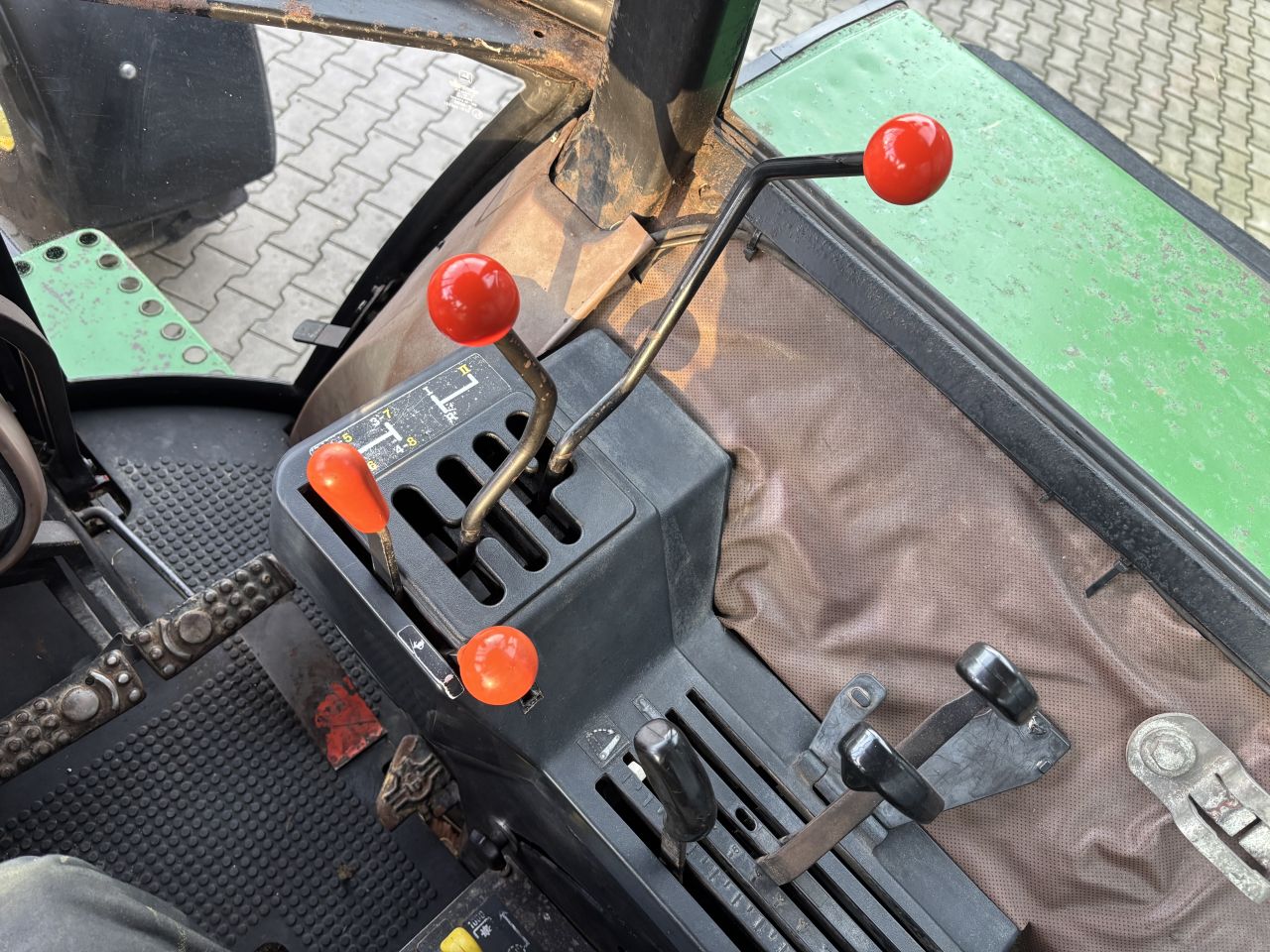 John Deere 3350