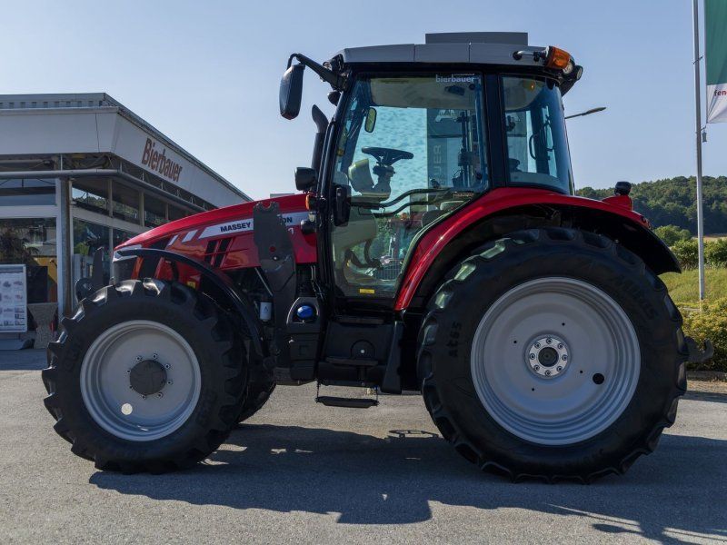 Massey Ferguson 5611 Dyna-6 Efficient