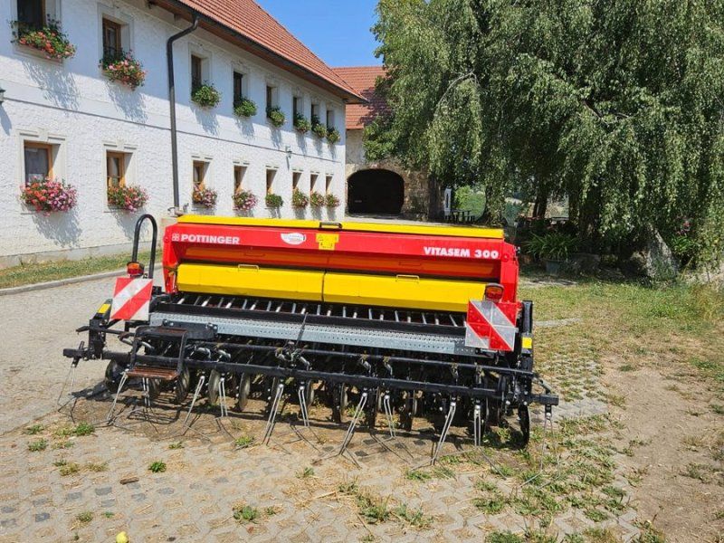 Pöttinger Pöttinger Vitasem 300 + Kuhn HRB 303