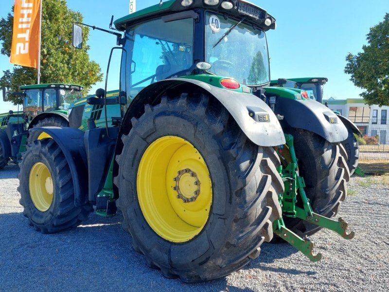 John Deere 6210R