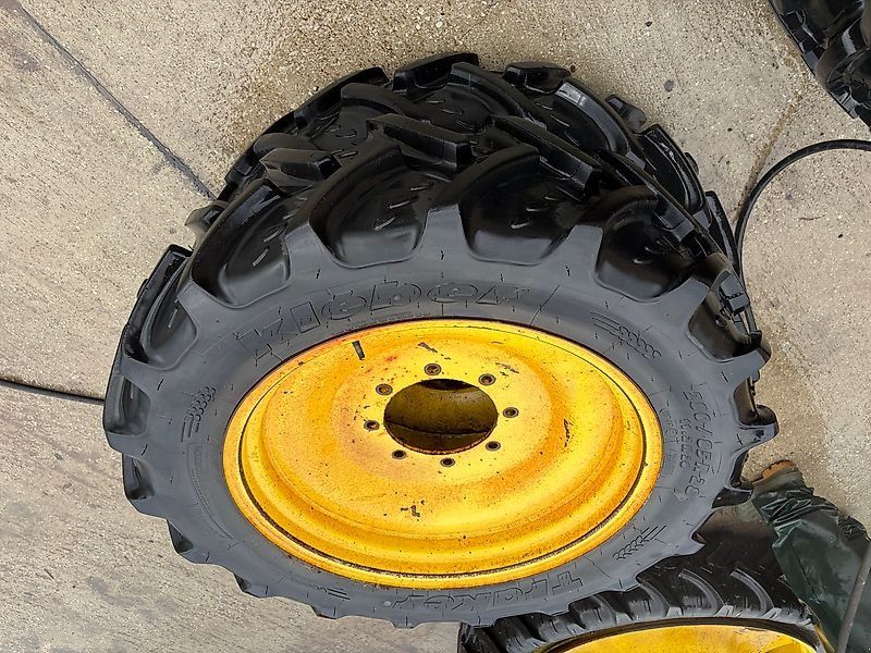 John Deere 280/85R28 Räder