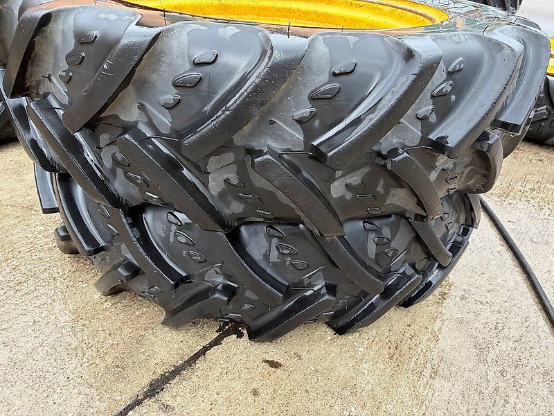 John Deere 280/85R28 Räder