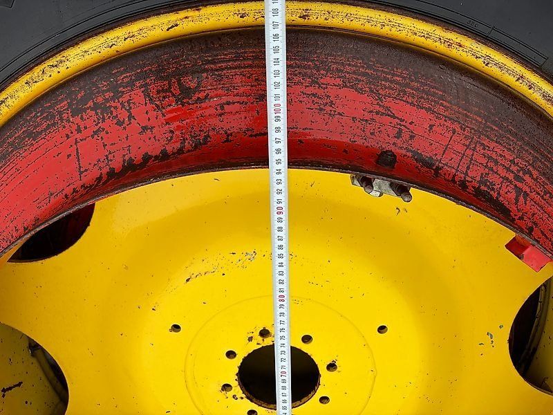 John Deere 13,6R48