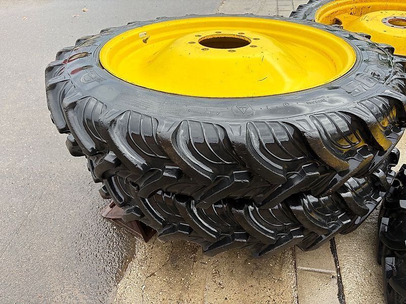 John Deere 270/95R38