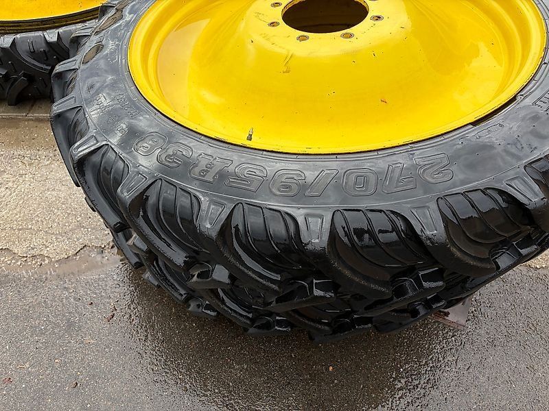 John Deere 270/95R38