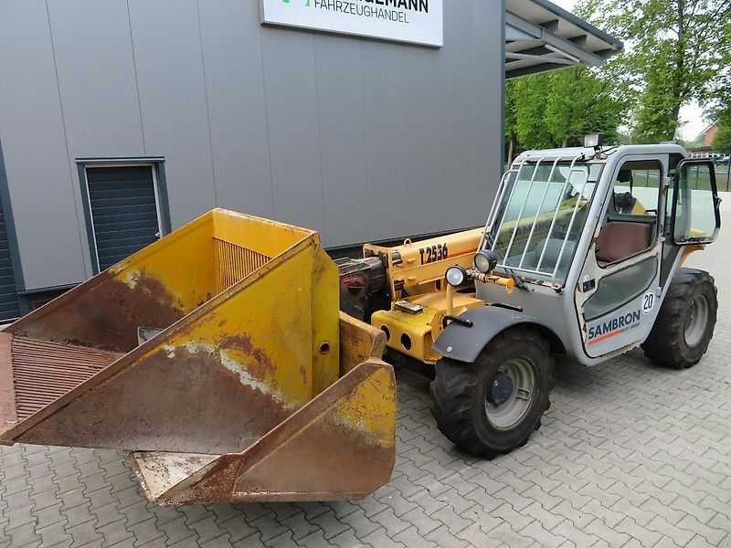 Sambron T2526 mit 2x Schaufel