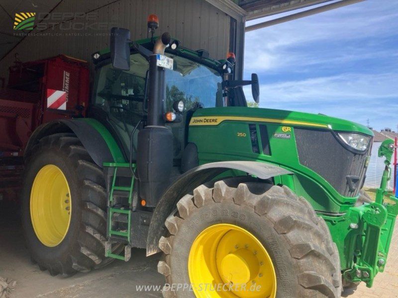 John Deere 6R 250