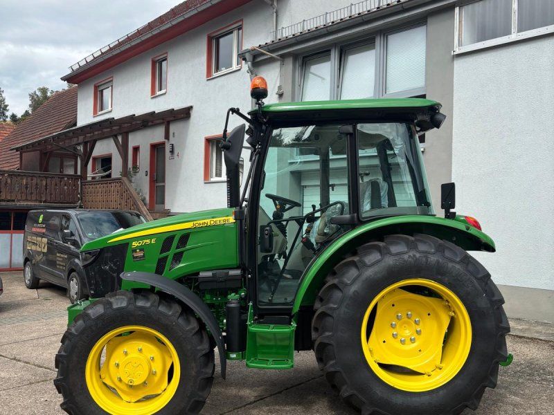 John Deere 5075 E