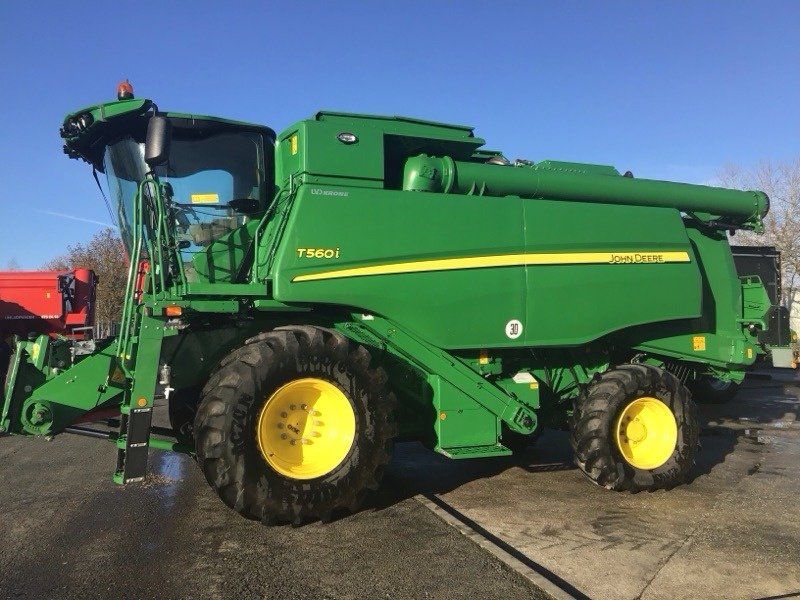 John Deere T560