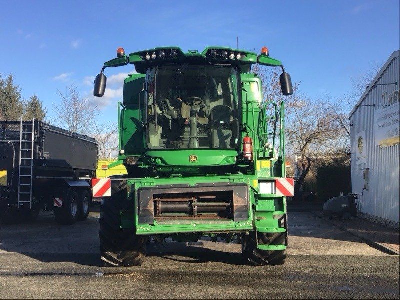 John Deere T560