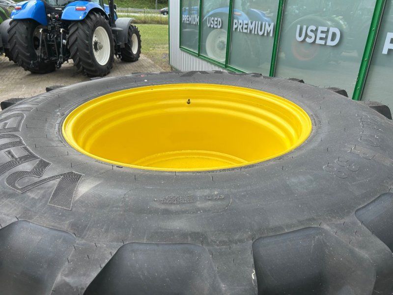 Vredestein 710/70R38 + 600/65R28