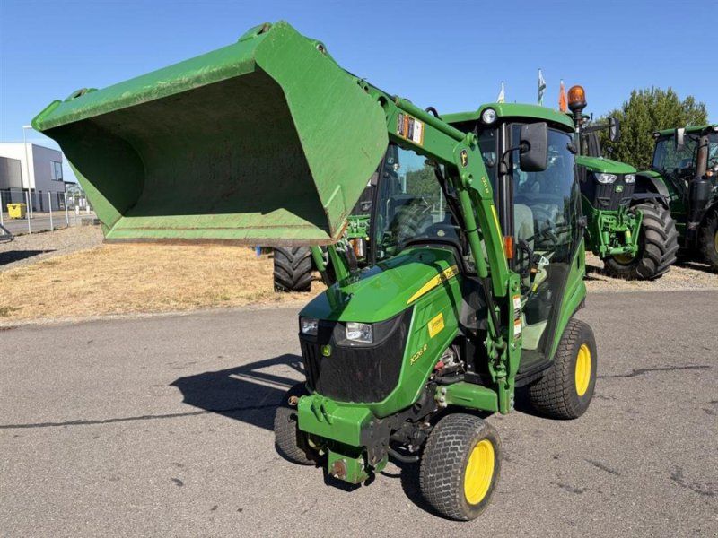 John Deere 1026R mit Frontlader 120R