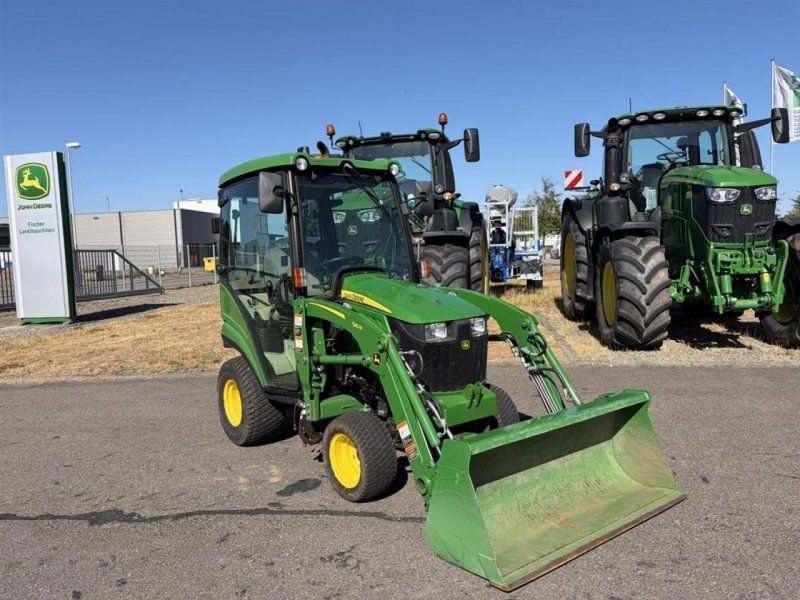 John Deere 1026R mit Frontlader 120R