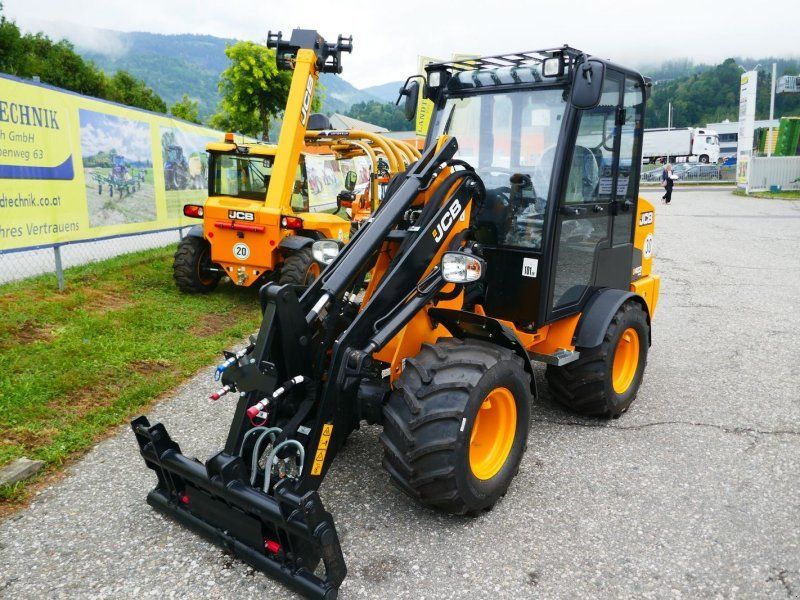 JCB 403 Agri Plus