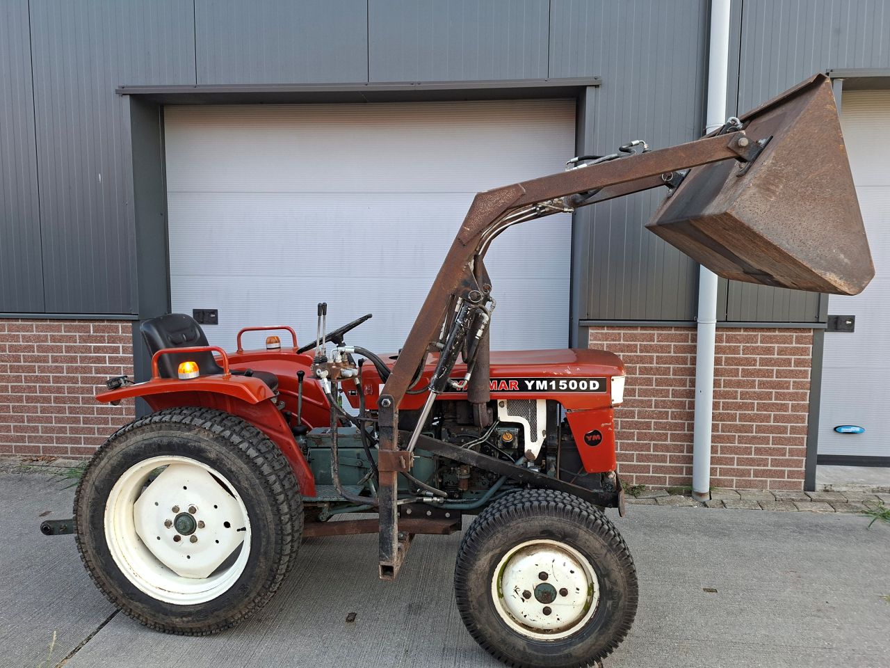 Yanmar YM1500D met voorlader