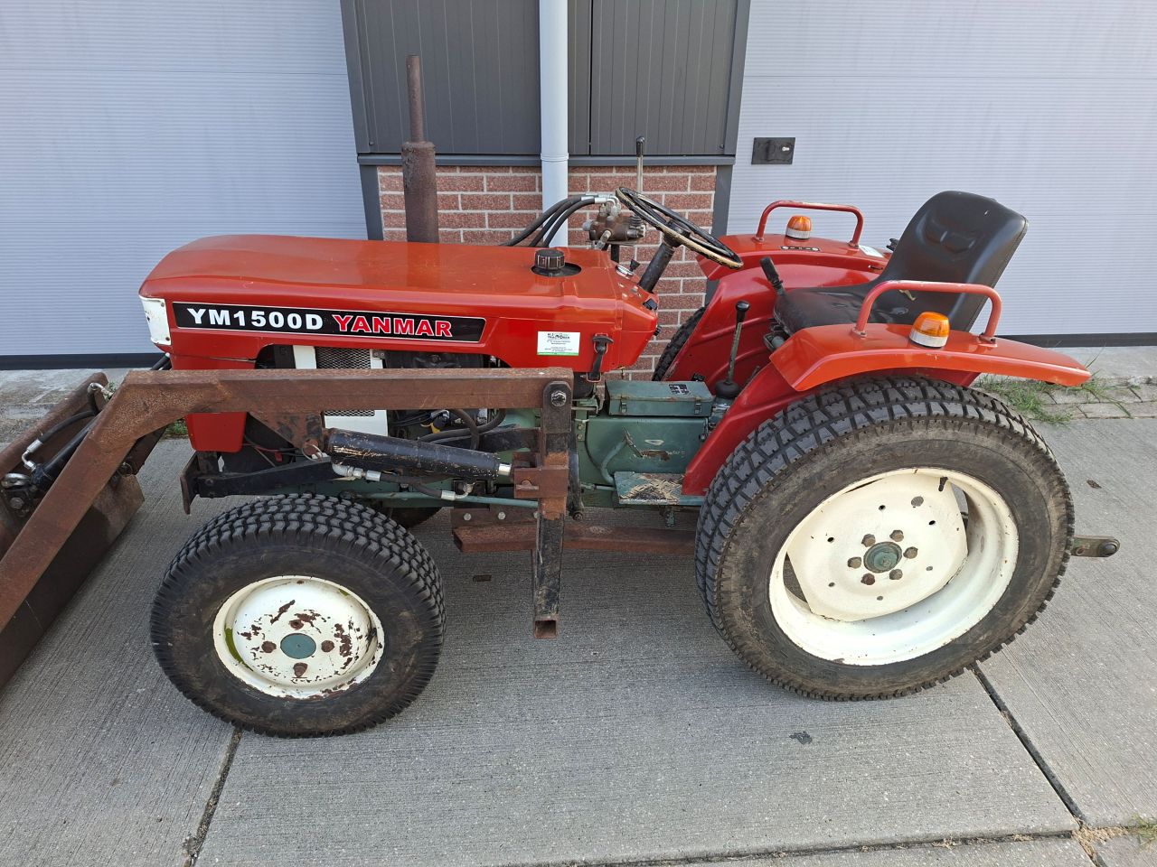 Yanmar YM1500D met voorlader